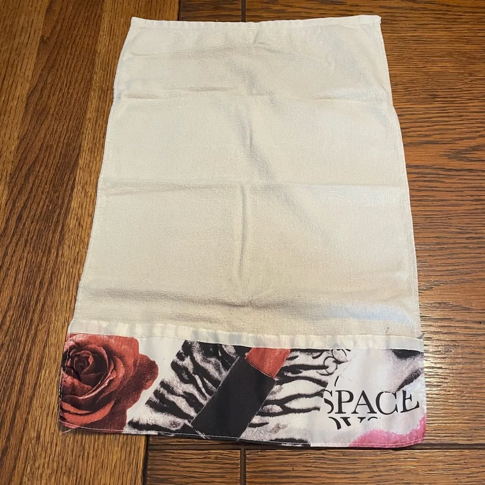 Fashionista hand towel